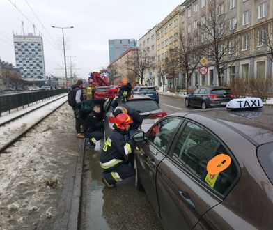 Taksówka uderzyła w auto posła Lewicy. Polityk pomógł rannemu dziecku