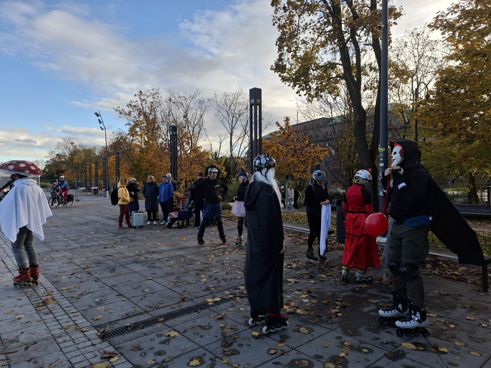 Halloweenowy przejazd na rolkach z Urban Dingoes