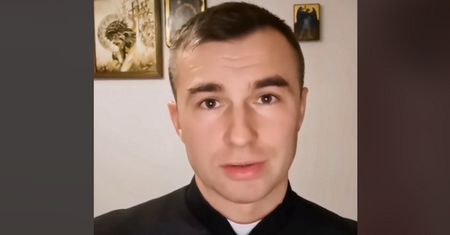 Ile za chrzest i jakie prezenty na chrzciny? Ksiądz wyjaśnia