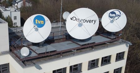 Wielkie zmiany TVN dotkną pracowników. Program odejść i koniec pracy zdalnej