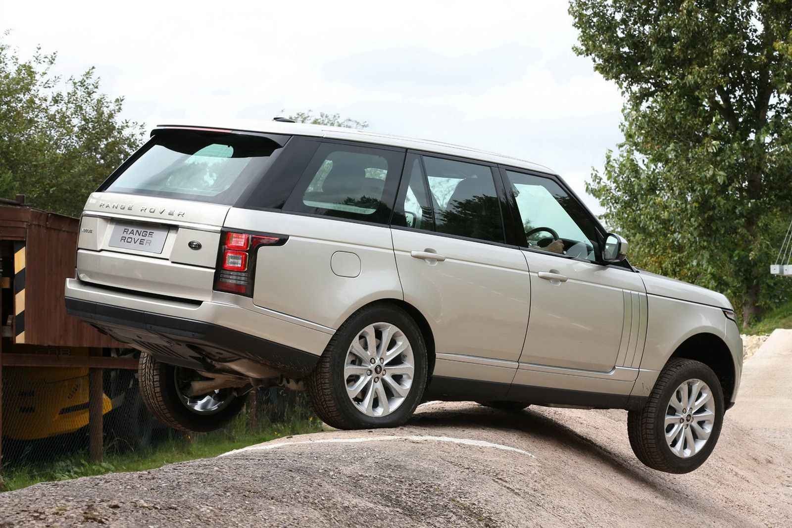 Nowy Ranger Rover (2013) w obszernej galerii 112