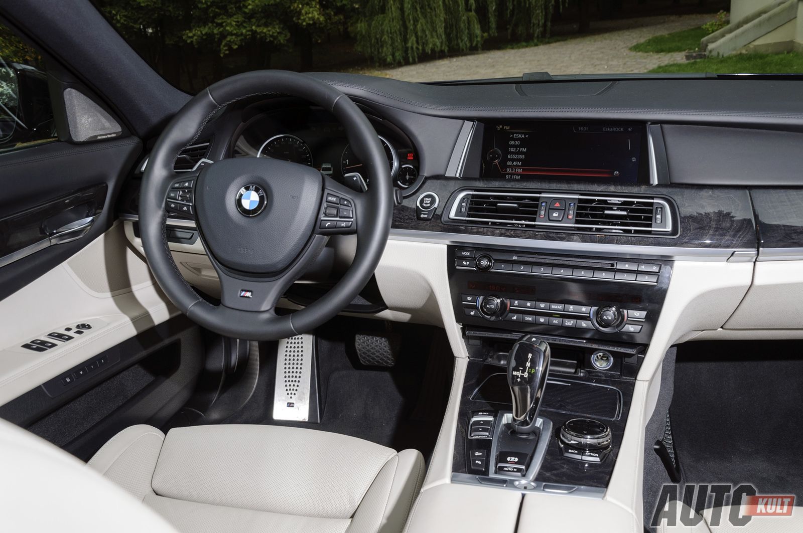 BMW 750d xDrive M-Sport kontra Audi A8 4.2 TDI quattro - test [galeria] 33