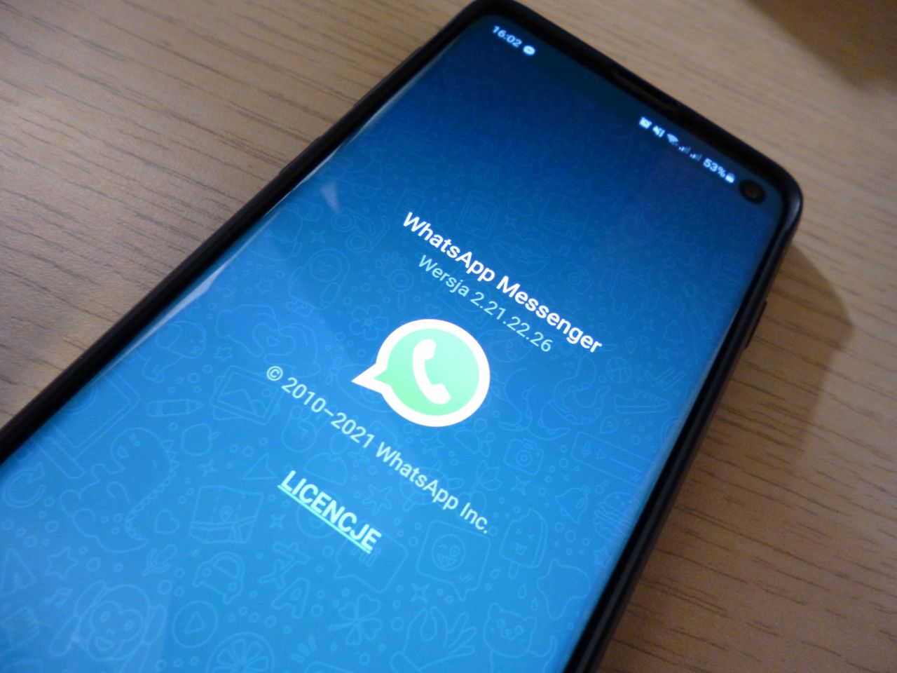 Podstęp: rozmowa na WhatsAppie, potem SMS z linkiem