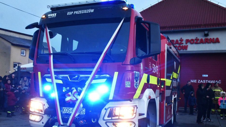 Po jednostce w Przeciszowie, teraz druga OSP w gminie, czyli w Piotrowicach, pozyskała nowy średni wóz ratowniczo-gaśniczy