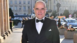Cezary Żak nie do poznania na premierze "Lalki". Aktor przeszedł spektakularną metamorfozę [ZDJĘCIA]