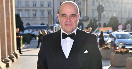 Cezary Żak nie do poznania na premierze "Lalki". Aktor przeszedł spektakularną metamorfozę [ZDJĘCIA]