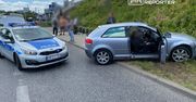 Warszawa: Pijany i bez uprawnień obywatel Ukrainy wjechał na skarpę. Pasażer w szpitalu