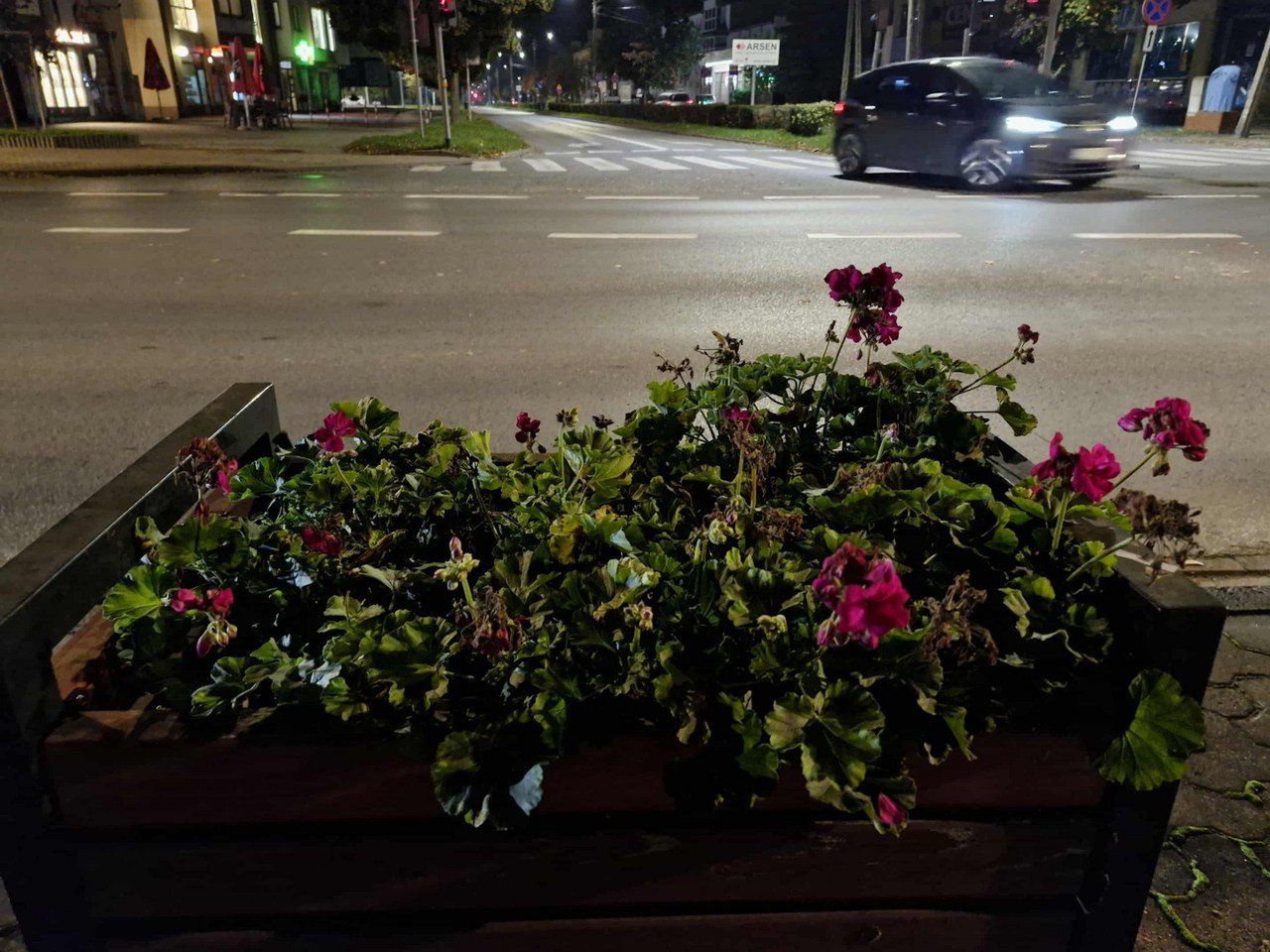 Jesienne wieczory w Zduńskiej Woli bywają zaskakujące. Zdobią miasto