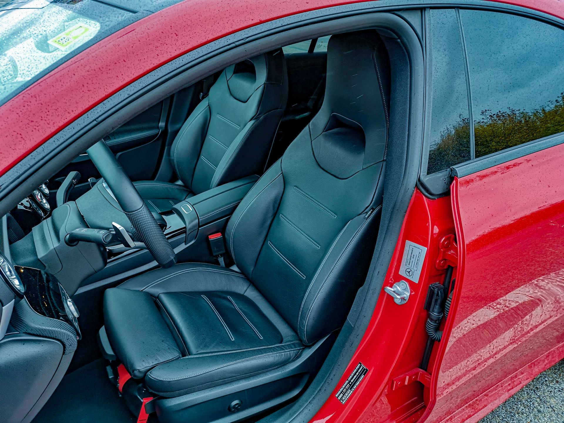 Mercedes CLA: System MBUX, wirtualny kokpit i audio Burmester 42