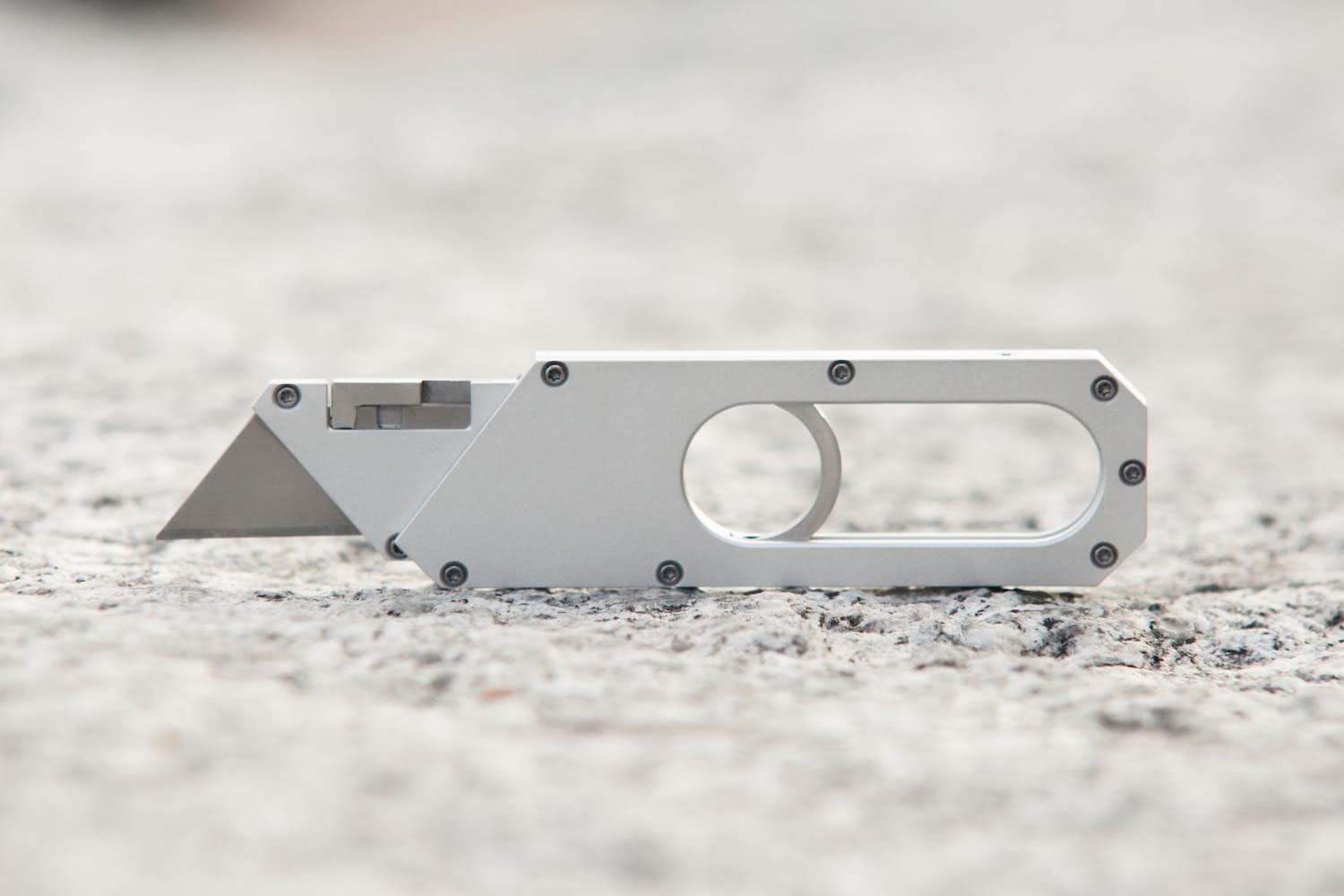 Maker Knife – mały nóż EDC z wysuwanym ostrzem 4