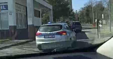 4-latek włożył nogę pod kosiarkę. Zawdzięcza życie odważnej decyzji policjantów