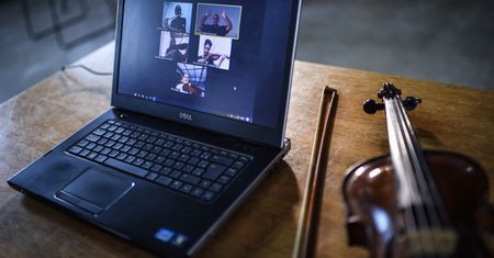 Warszawa. Z Kartą Warszawiaka zniżki na wydarzenia online. Wsparcie kultury