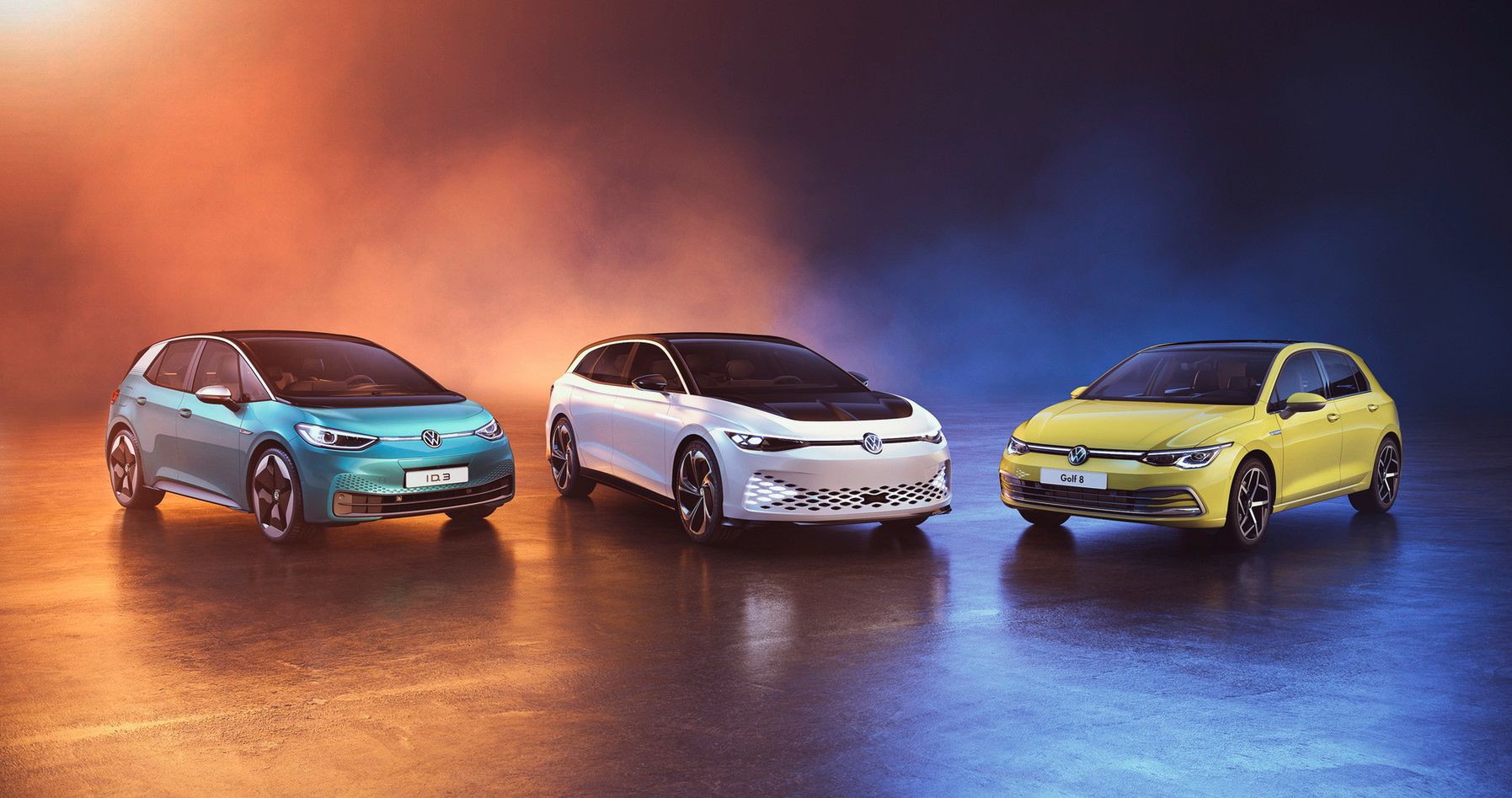 Space Vizzion i inne samochody Volkswagena produkowane obecnie - po zdjęciu możemy domyślić się rozmiarów nadchodzącego auta.