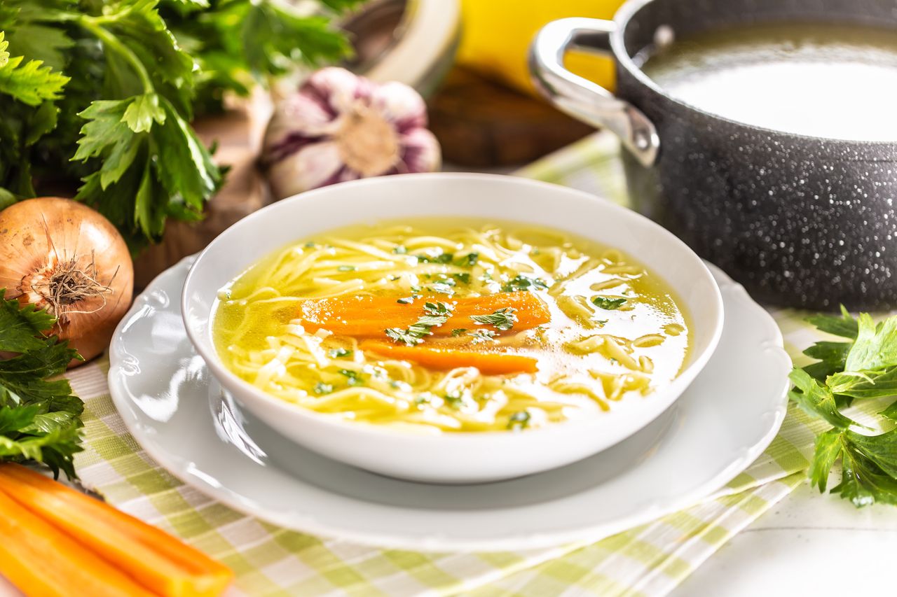 Rosół to jedna z naszych ulubionych zup.