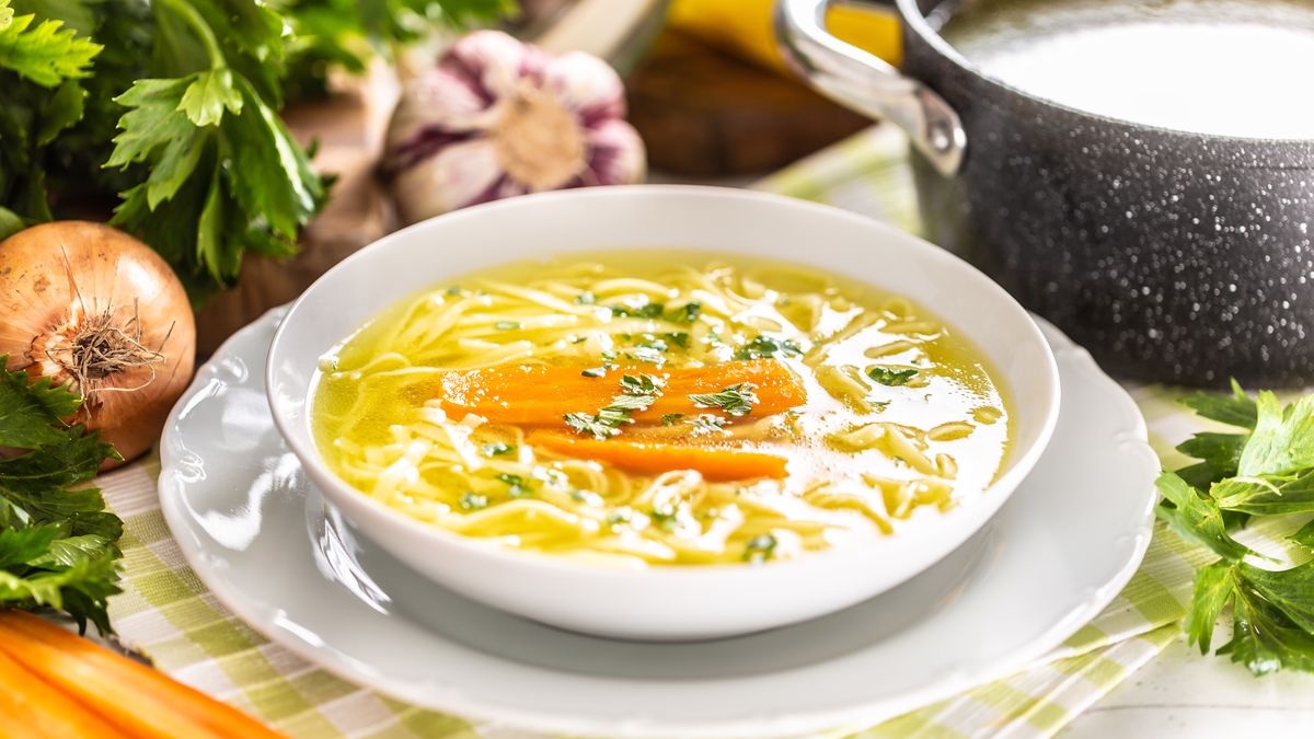 Rosół to jedna z naszych ulubionych zup.