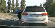 Agresywny kierowca wyskoczył z Jeepa. Uderzenie i groźby