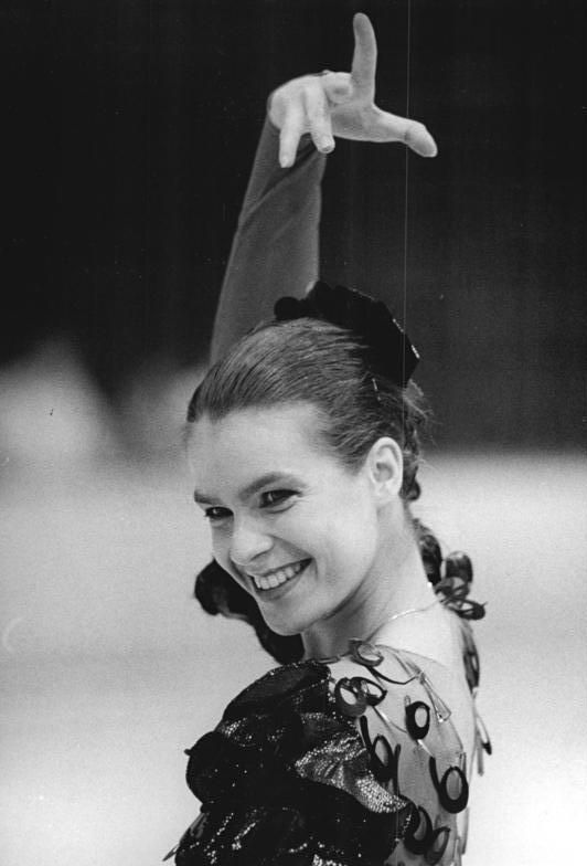 Katarina Witt na igrzyskach olimpijskich 1988 w słynnym programie zwanym "Bitwa Carmen" fot. Bundesarchiv Bild 183-1988-0105-018