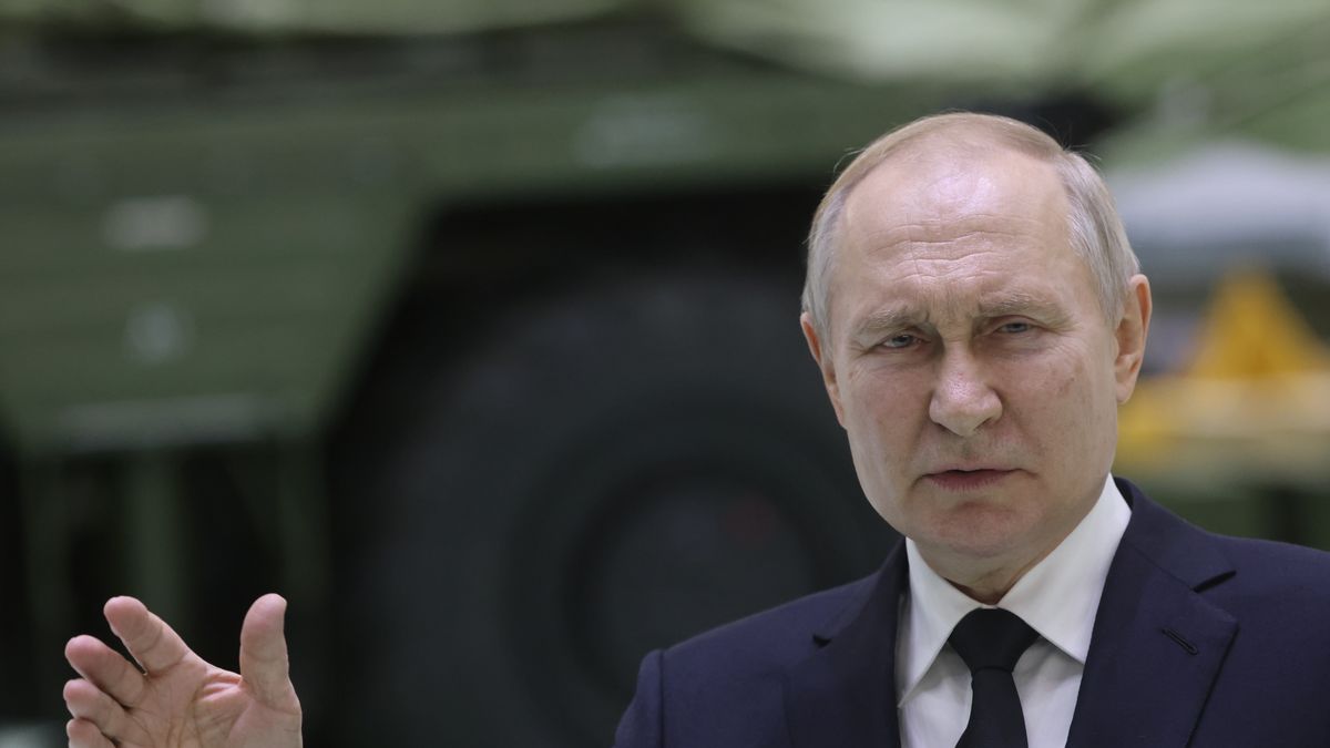SAINT PETERSBURG, RUSSIA - JANUARY,18 (RUSSIA OUT) Russian President Vladimir Putin speaks during his meeting with workers at the Obukhov State Plant as a military vehicle seen in the background on January,18,2023, in Saint Petersburg, Russia. Vladimir Putin arrived to Saint Petersburg for a one-day visit. (Photo by Contributor/Getty Images)