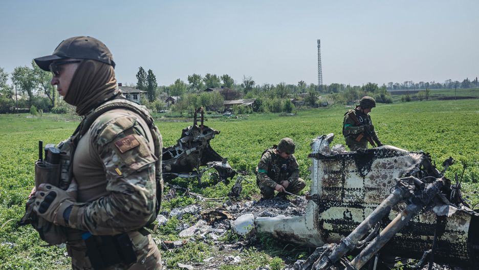 Russian attacks on UkraineKHARKIV, UKRAINE - MAY 8: Ukrainian soldiers collect evidence of fighting around Kharkiv, Ukraine, 8 May 2022 Diego Herrera Carcedo / Anadolu Agency/ABACAPRESS.COM Dostawca: PAP/AbacaAA/ABACARussia, Ukraine, war