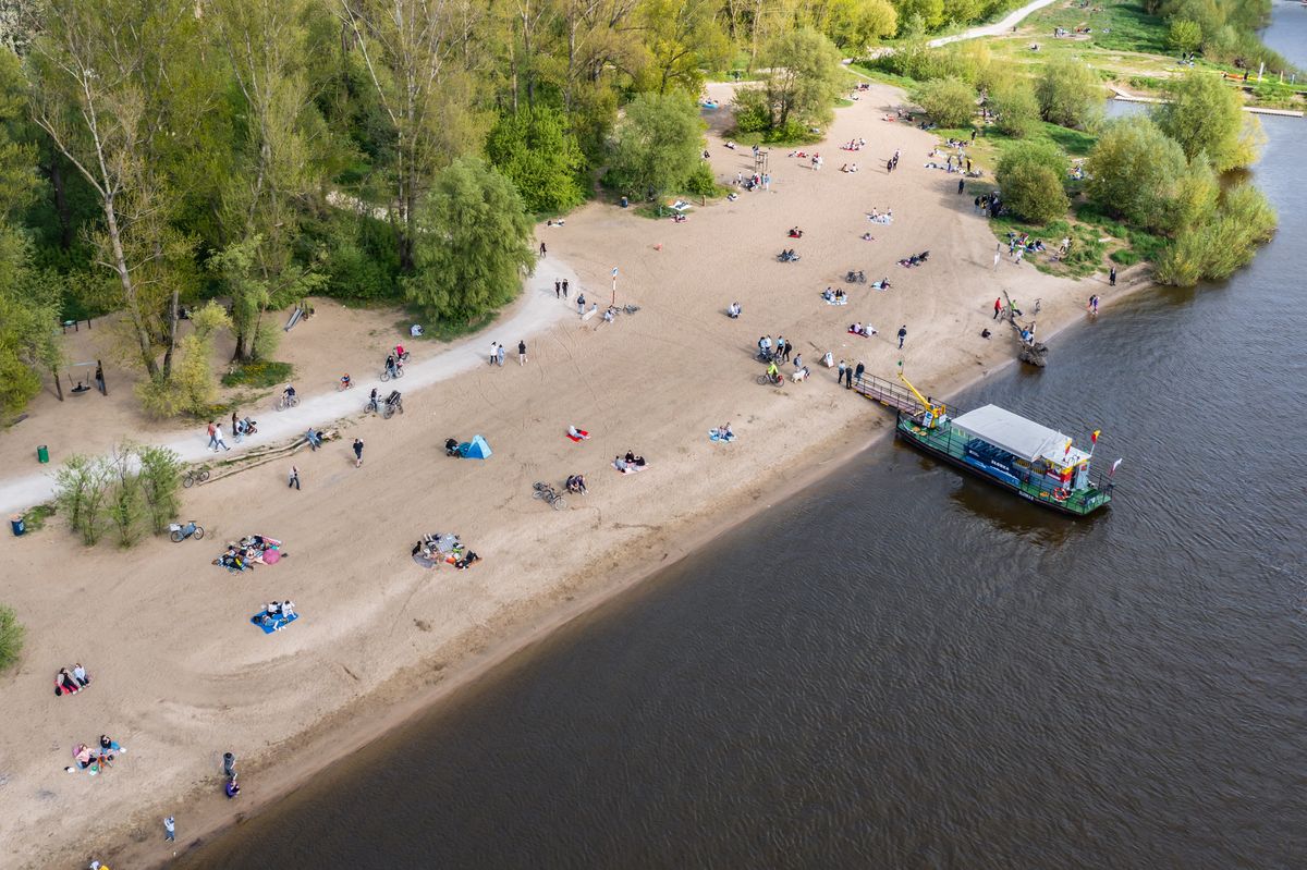 Brzegi Wisły łączą trzy bezpłatne przeprawy promowe