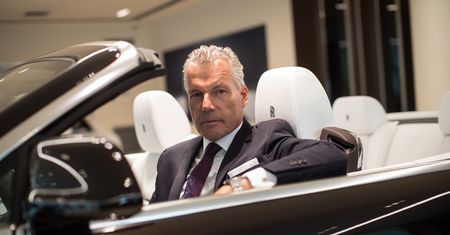 Kupują drogie auta, bo wiedzą, że życie bywa krótkie? Kontrowersyjna wypowiedź szefa Rolls-Royce'a