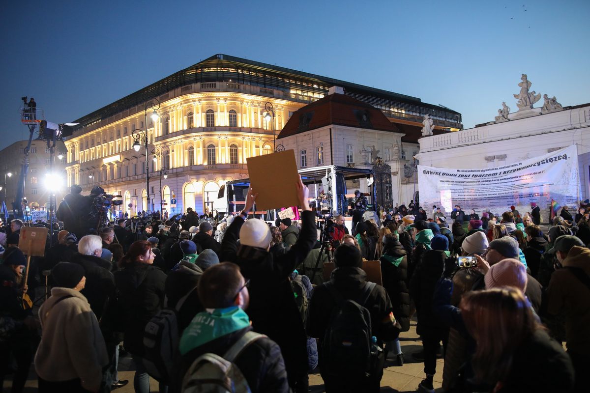 Strajk Kobiet w Warszawie. Protestują pod Pałacem: "Będziesz siedział!"