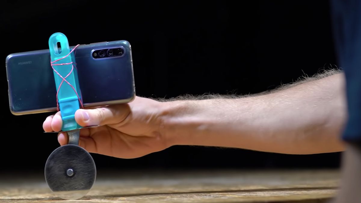 Zrób slider do filmowania smartfonem z noża do pizzy 1