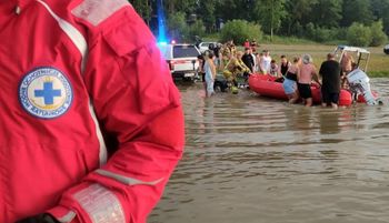 Dolny Śląsk. Dwóch mężczyzn wpadło do wody. Akcja ratunkowa