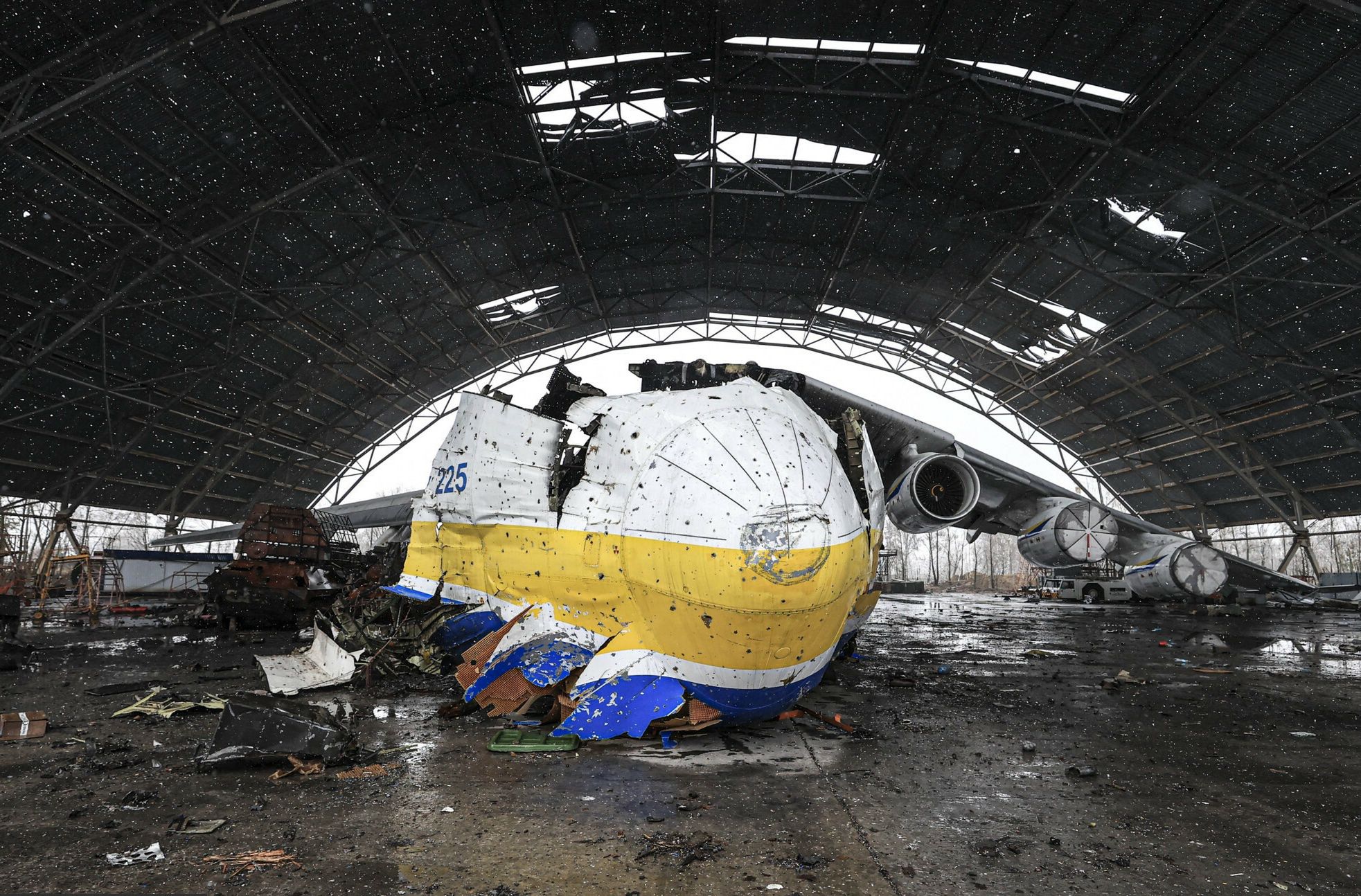 Zniszczony podczas wojny w Ukrainie największy samolot na świecie: Antonow An-225 Mrija
