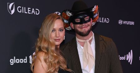 Olśniewająca Jennifer Lawrence. Rozcięcie sukni kończyło się niebezpiecznie wysoko