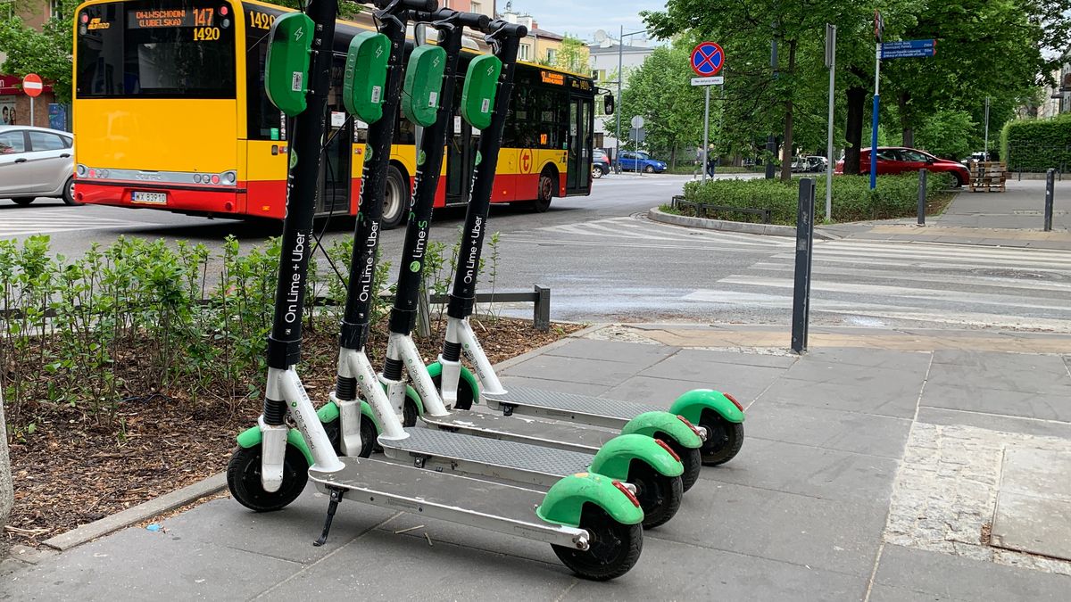 Zgodnie z polskimi przepisami hulajnogą nie można jeździć po spożyciu alkoholu ani z pasażerem