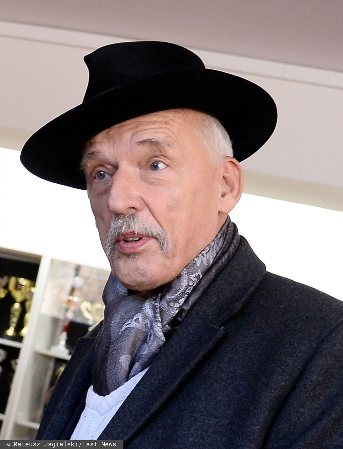 Janusz Korwin-Mikke twierdzi, że "kobiety podążają za mężczyznami"