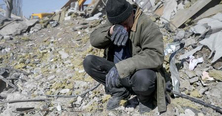 Wojna w Ukrainie. Dramatyczne informacje z południa Ukrainy. "Wydobyto co najmniej 50 ciał" [RELACJA NA ŻYWO]
