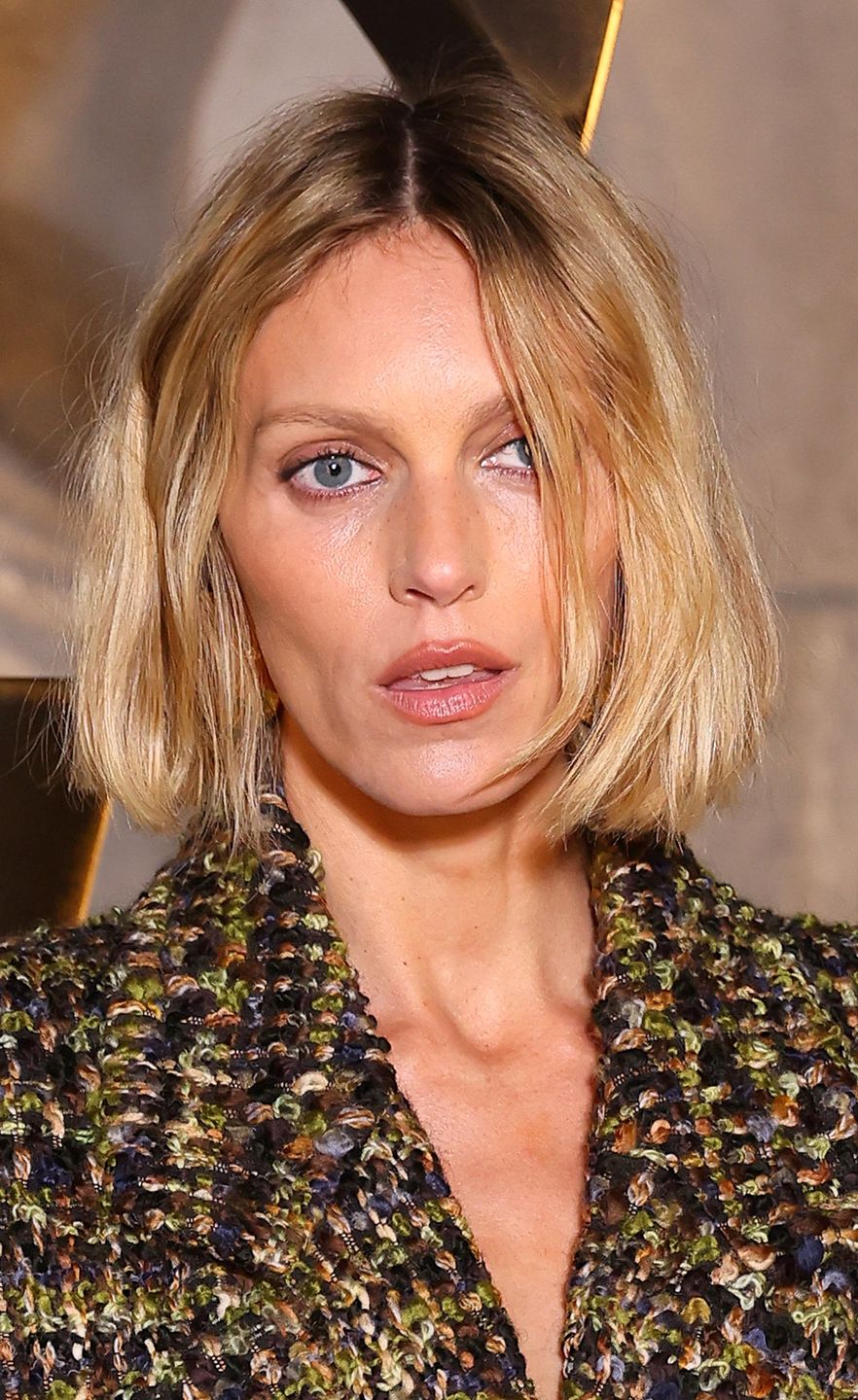Anja Rubik na pokazie Saint Laurent