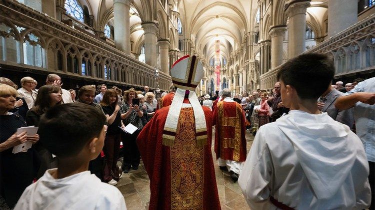 Nuncjusz w anglikańskiej katedrze – historyczna Msza św. w Canterbury
