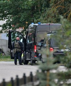 Zabójstwo na Mazurach. Po godzinie 5 policjanci weszli na posesję