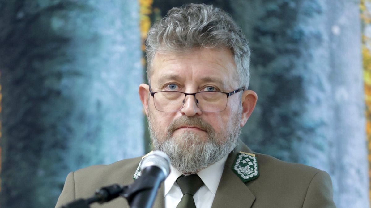 - Jedyna droga do uzdrowienia sytuacji w Lasach Państwowych wiedzie przez samooczyszczenie - mówi szef LP Witold Koss