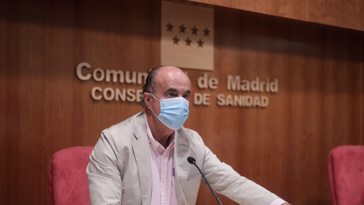 MADRID, SPAIN - JUNE 11: The Deputy Minister of Public Health and COVID-19 Plan of the Community of Madrid, Antonio Zapatero, on his arrival at a press conference on the epidemiological and care situation by coronavirus in the region, on 11 June, 2021 in Madrid, Spain. During the press conference they have pointed out that the current measures remain in force in the Community of Madrid and have reported that they continue to work on flexibility towards the nightlife sector. (Photo By Eduardo Parra/Europa Press via Getty Images)
