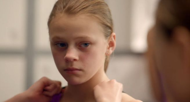 Dove i Nike w reklamie na Super Bowl o pewności siebie młodych sportsmenek