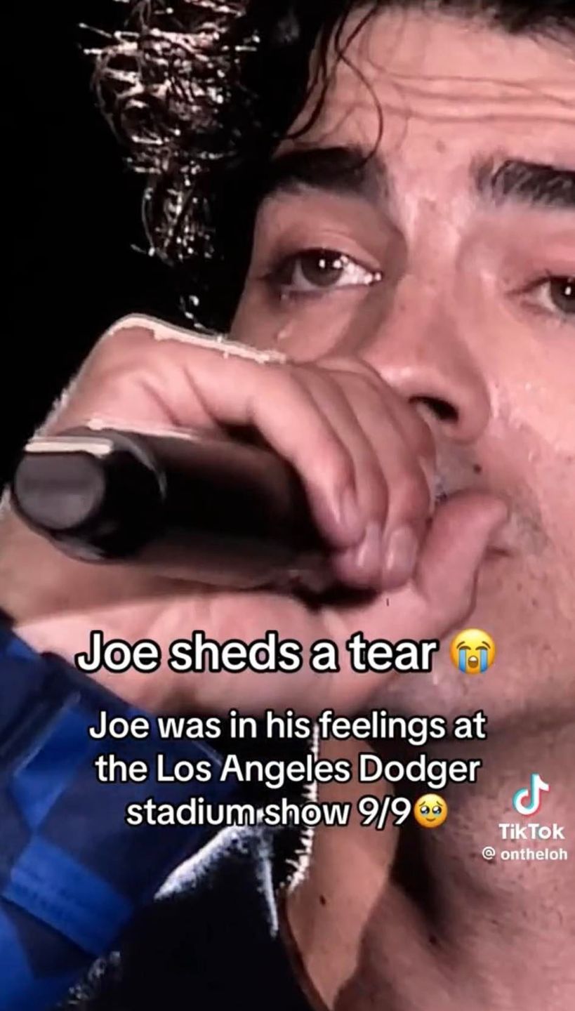 Joe Jonas płacze na koncercie