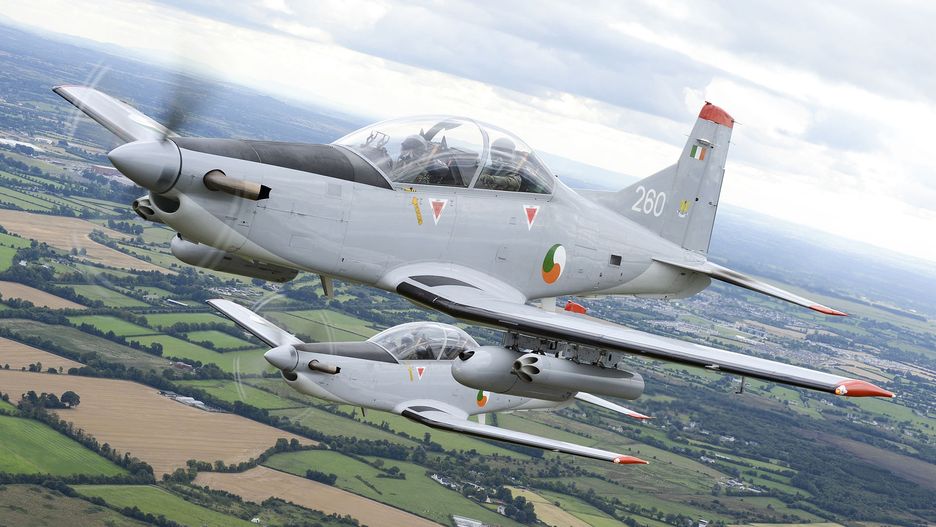 Para irlandzkich samolotów Pilatus PC-9
