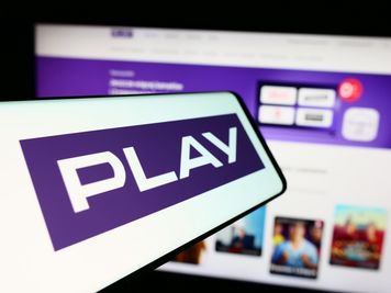 Play kończy 2025 rok rekordowymi wynikami. Operator mocno inwestuje w 5G, światłowód i niezależność sieci