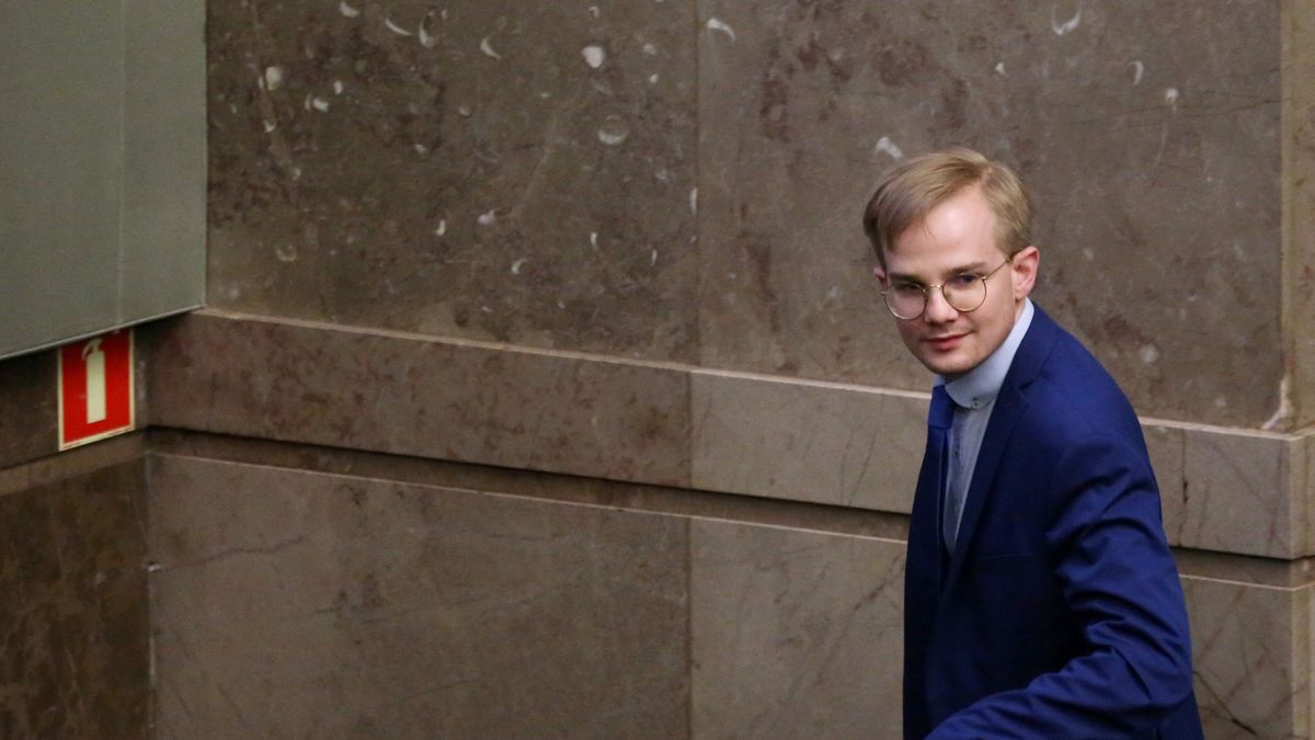 - Pilnuję, by urzędnicy wydawali publiczne pieniądze zgodnie z przepisami - mówi Piotr Patkowski.