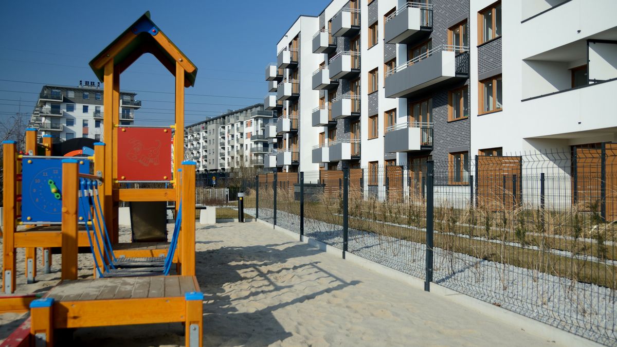 New residential buildings in Poland. Hundreds of new apartments built in Wroclaw, Poland.
Bartlomiej Magierowski
apartment, external, outdoor, facade, windows, residential, building, living, polish, poland, balcony, home, house, architecture, modern, new, spring, place, playground