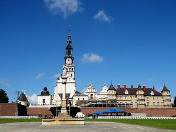 Piesza Pielgrzymka Krakowska. Ks. Damian Drzyżdżyk, przewodnik Wspólnoty VII: Pokazujemy innym, że mimo przeciwności losu jesteśmy wspólnotą