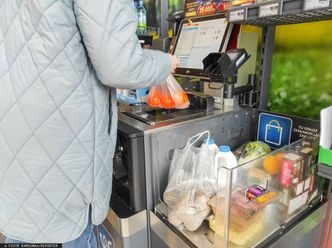 "Dajemy się nabrać jak pelikany". Tak nas wabią sklepy