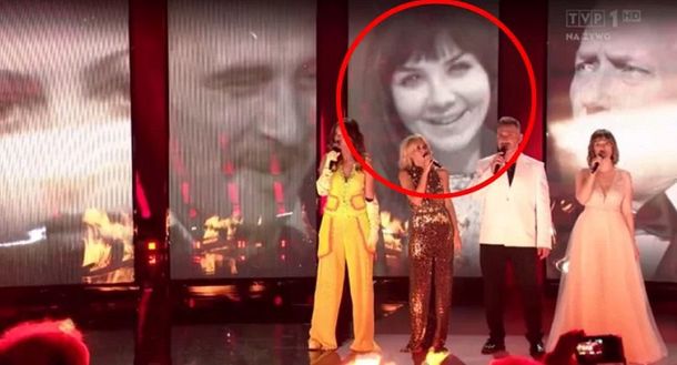 Wpadka na festiwalu w Opolu. Fotografia żyjącej artystki wśród zdjęć zmarłych