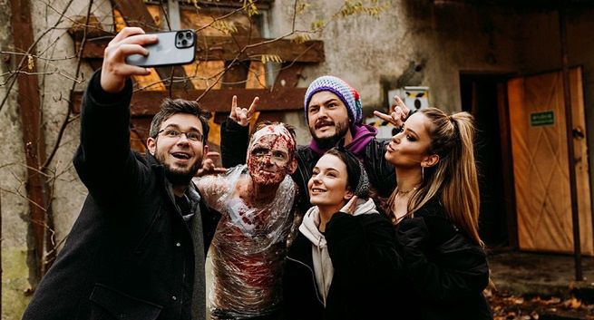 Jaś Kapela w reklamie marki x-kom "Czarny piątek"