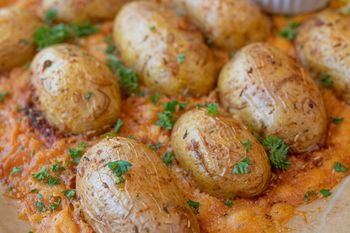 Ziemniaczki parmezanowe zamiast nudnego puree. Podaj na obiad albo na przekąski