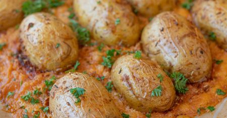 Ziemniaczki parmezanowe zamiast nudnego puree. Podaj na obiad albo na przekąski